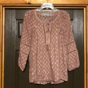 Polka dotted peasant shirt 💕3/$15 or 5/$25💕